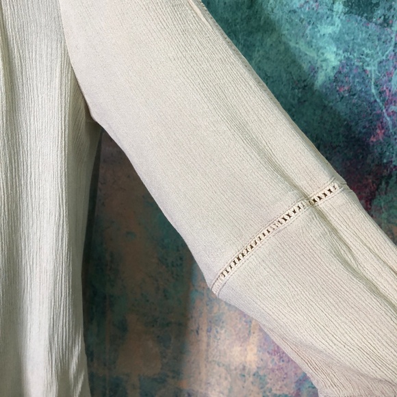 📌John Paul Richard Beautiful Ivory Lace Top - Picture 4 of 8